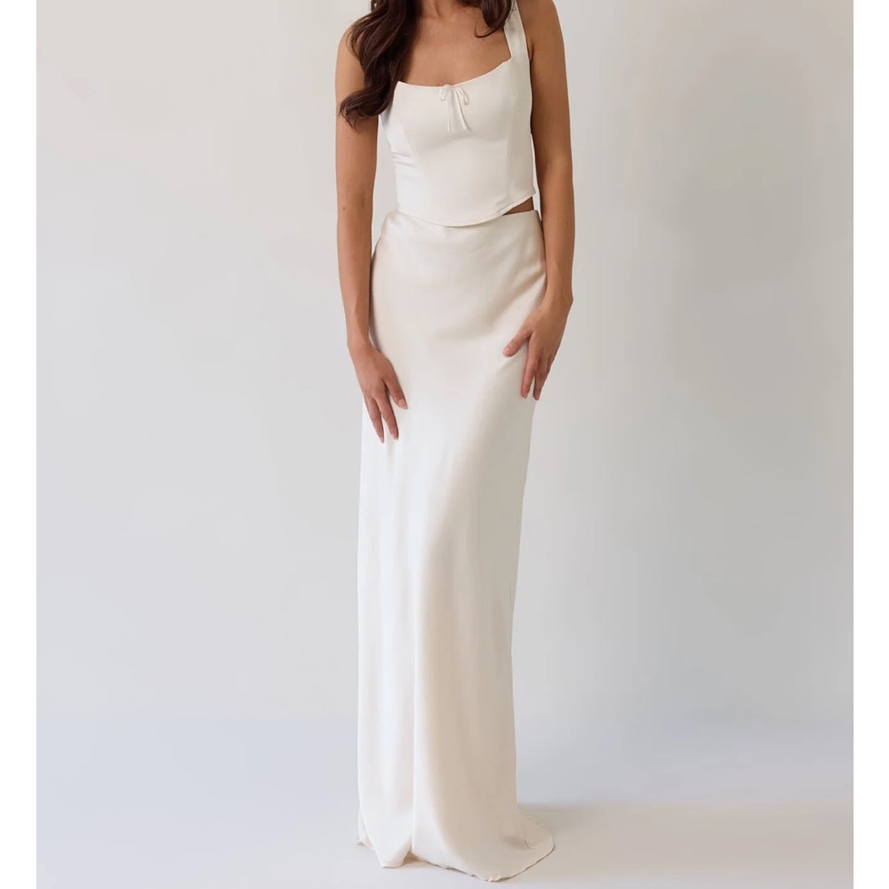 Park & Fifth Elegant Cream Sleeveless Dress